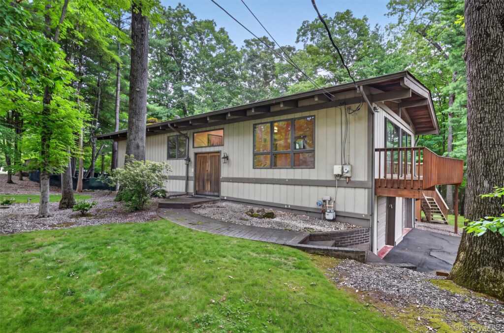 2 Catalina Court, Suffern, NY 10901 - Photo 3 of 37