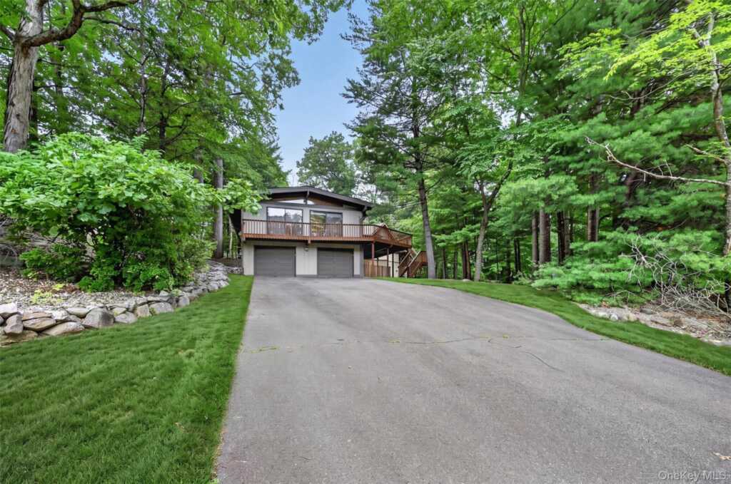 2 Catalina Court, Suffern, NY 10901 - Photo 4 of 37