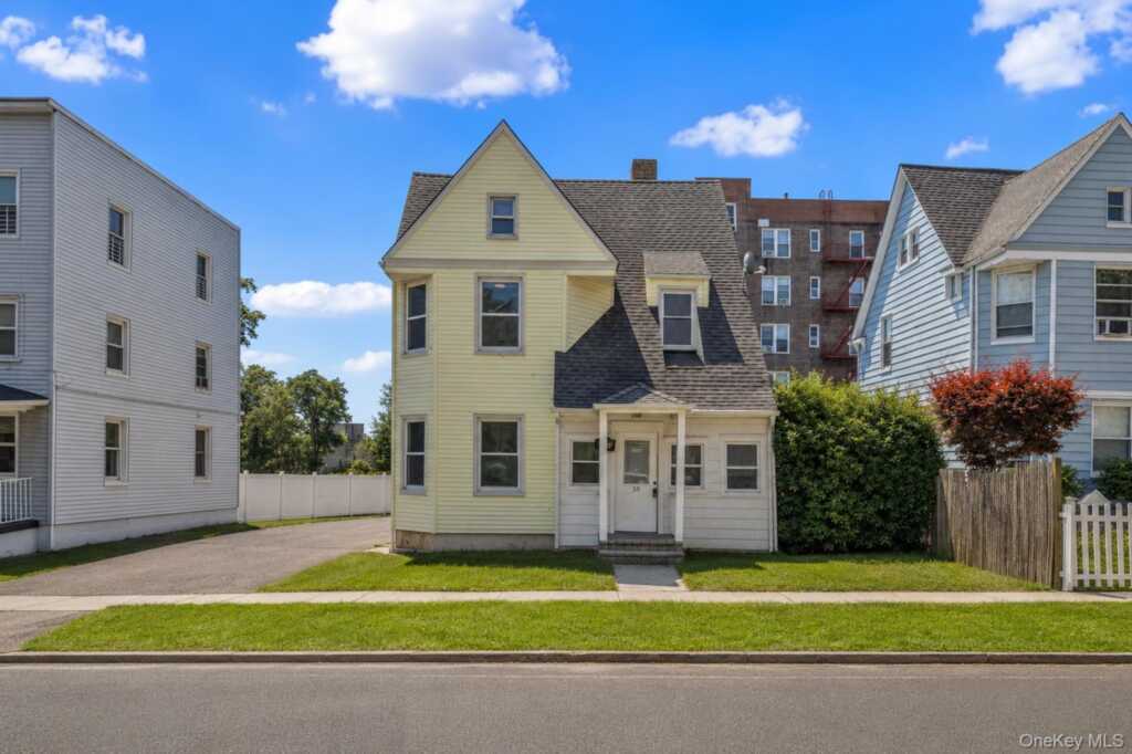 38 Trinity Place, New Rochelle, NY 10805 - Photo 2 of 50