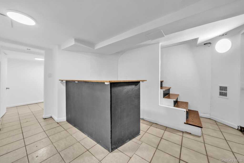 38 Trinity Place, New Rochelle, NY 10805 - Photo 29 of 50