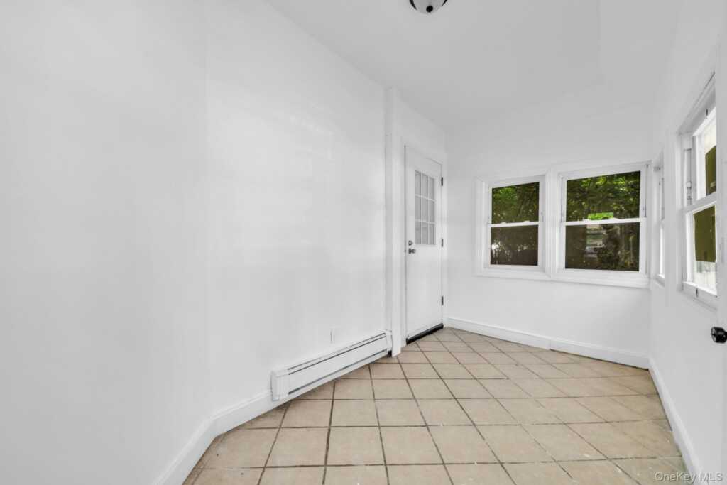 38 Trinity Place, New Rochelle, NY 10805 - Photo 3 of 50