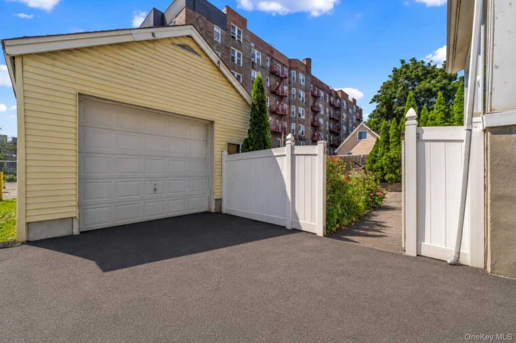 38 Trinity Place, New Rochelle, NY 10805 - Photo 42 of 50