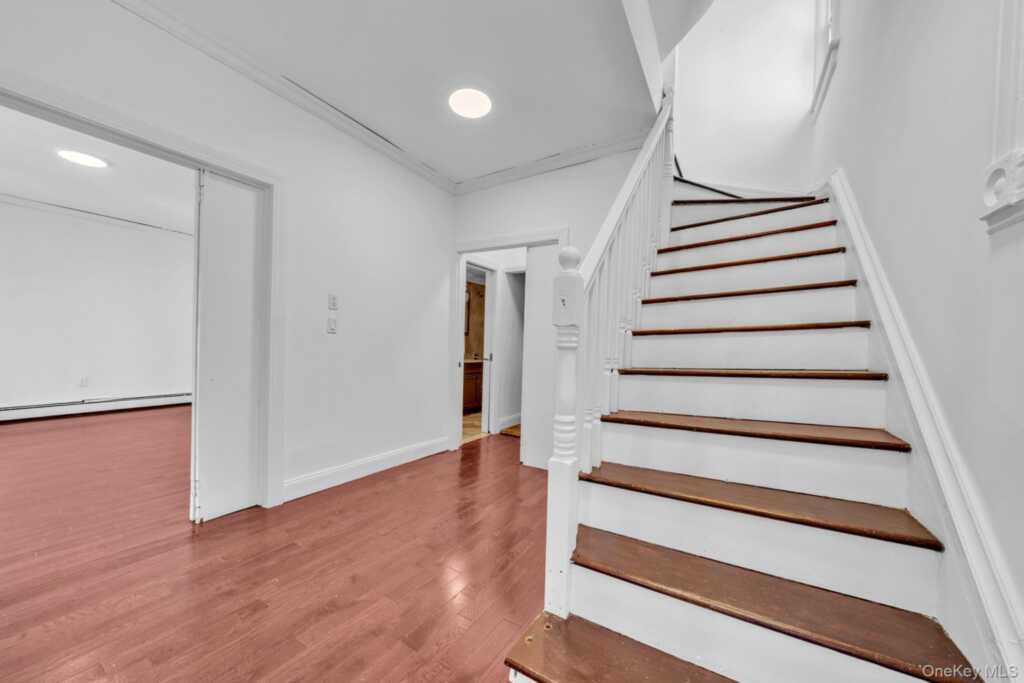 38 Trinity Place, New Rochelle, NY 10805 - Photo 5 of 50