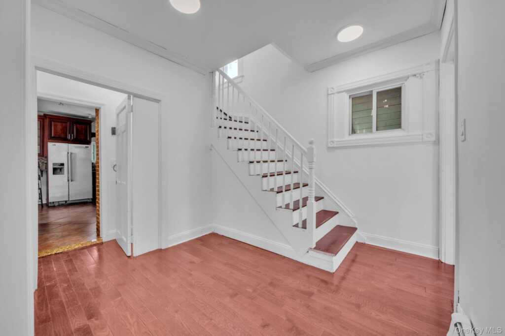 38 Trinity Place, New Rochelle, NY 10805 - Photo 7 of 50