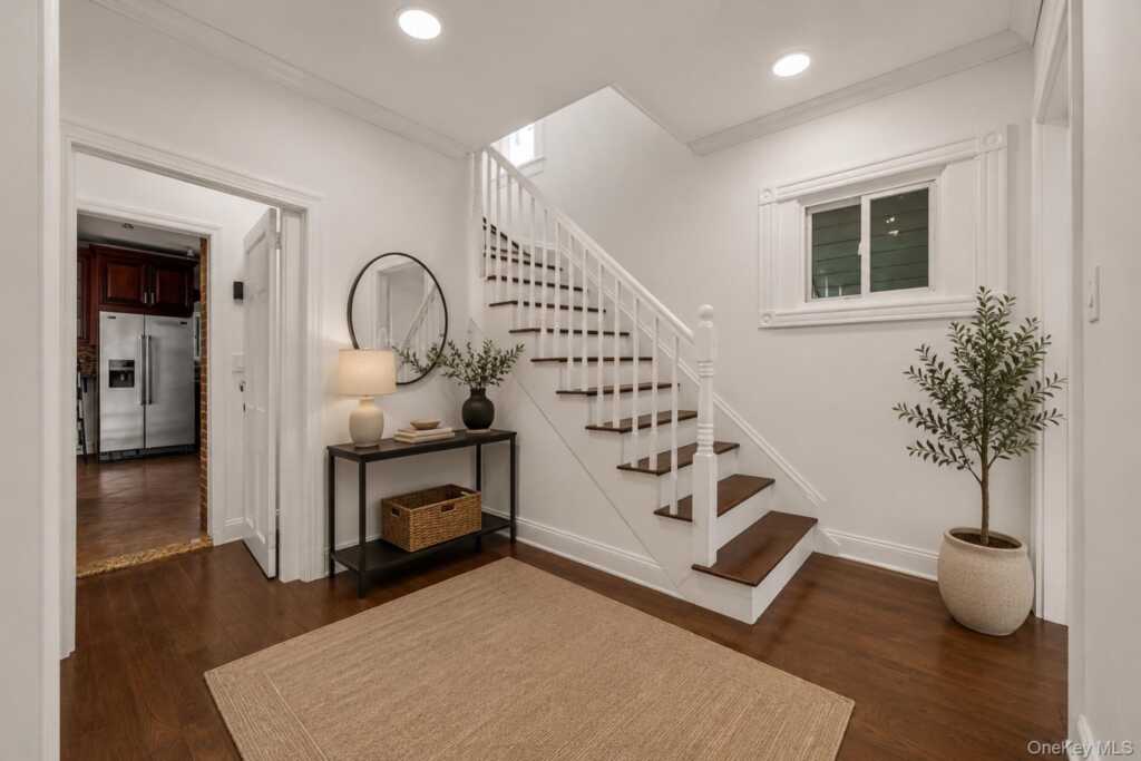 38 Trinity Place, New Rochelle, NY 10805 - Photo 8 of 50