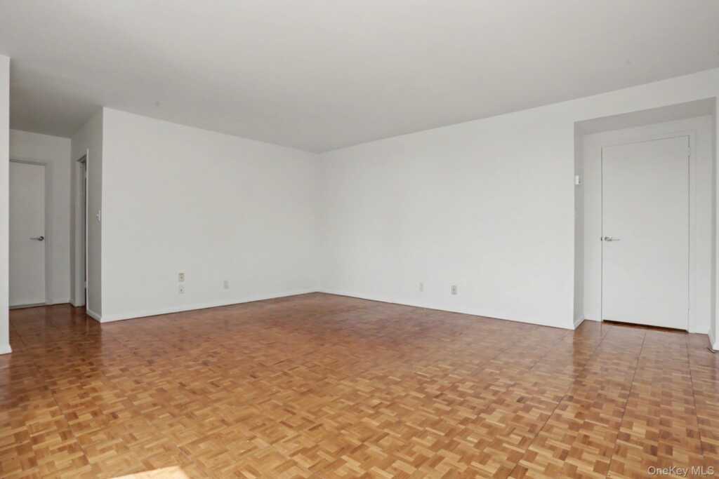 18 Shady Glen Court, Unit #403, New Rochelle, NY 10805 - Photo 12 of 28