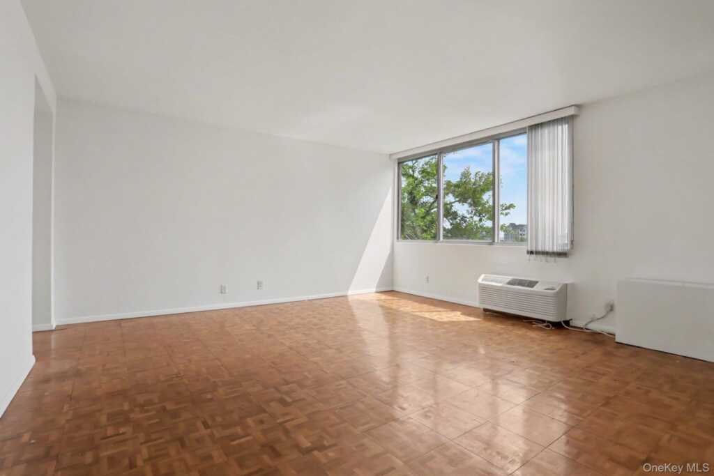 18 Shady Glen Court, Unit #403, New Rochelle, NY 10805 - Photo 13 of 28