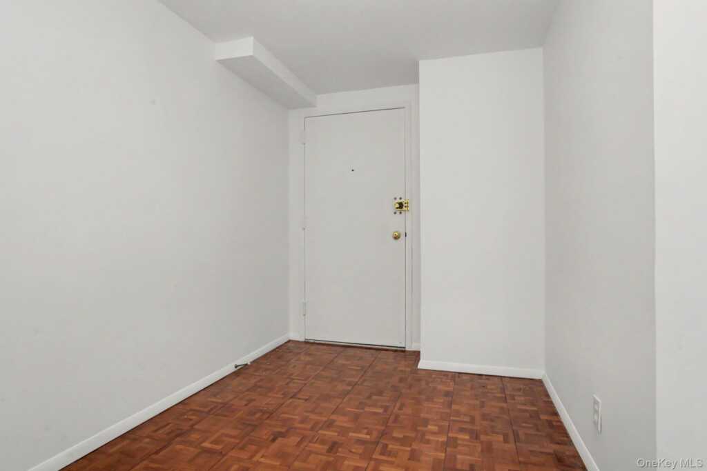 18 Shady Glen Court, Unit #403, New Rochelle, NY 10805 - Photo 17 of 28