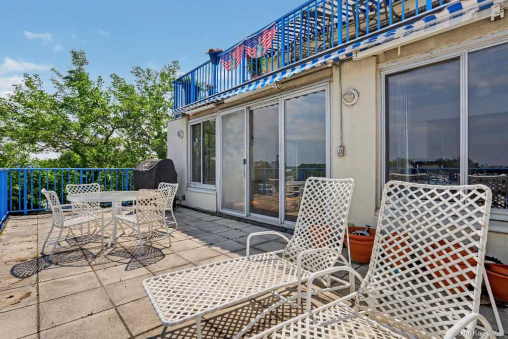 18 Shady Glen Court, Unit #403, New Rochelle, NY 10805 - Photo 21 of 28