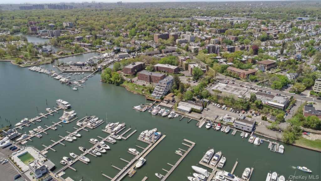 18 Shady Glen Court, Unit #403, New Rochelle, NY 10805 - Photo 26 of 28