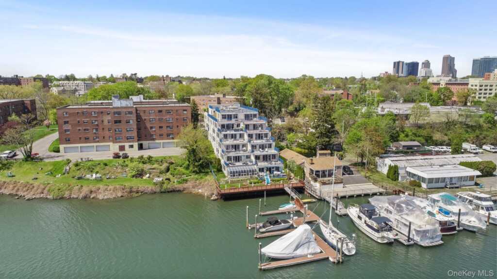 18 Shady Glen Court, Unit #403, New Rochelle, NY 10805 - Photo 27 of 28
