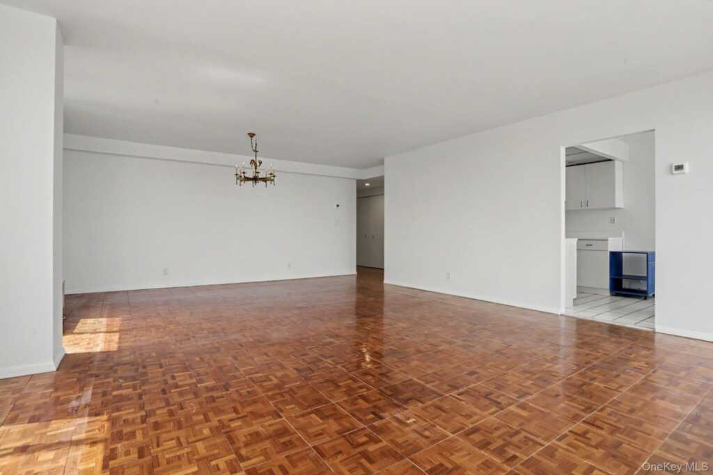 18 Shady Glen Court, Unit #403, New Rochelle, NY 10805 - Photo 4 of 28