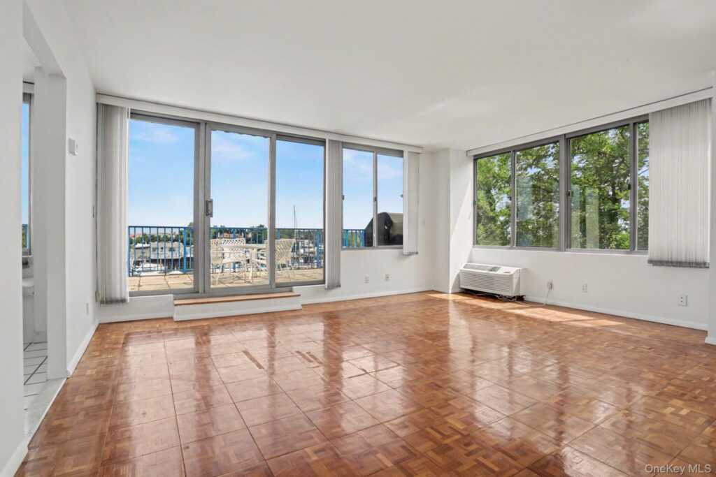 18 Shady Glen Court, Unit #403, New Rochelle, NY 10805 - Photo 5 of 28