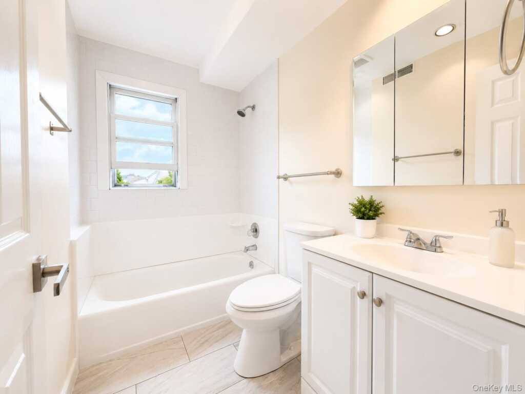 3 Soundview Street, New Rochelle, NY 10805 - Photo 11 of 14