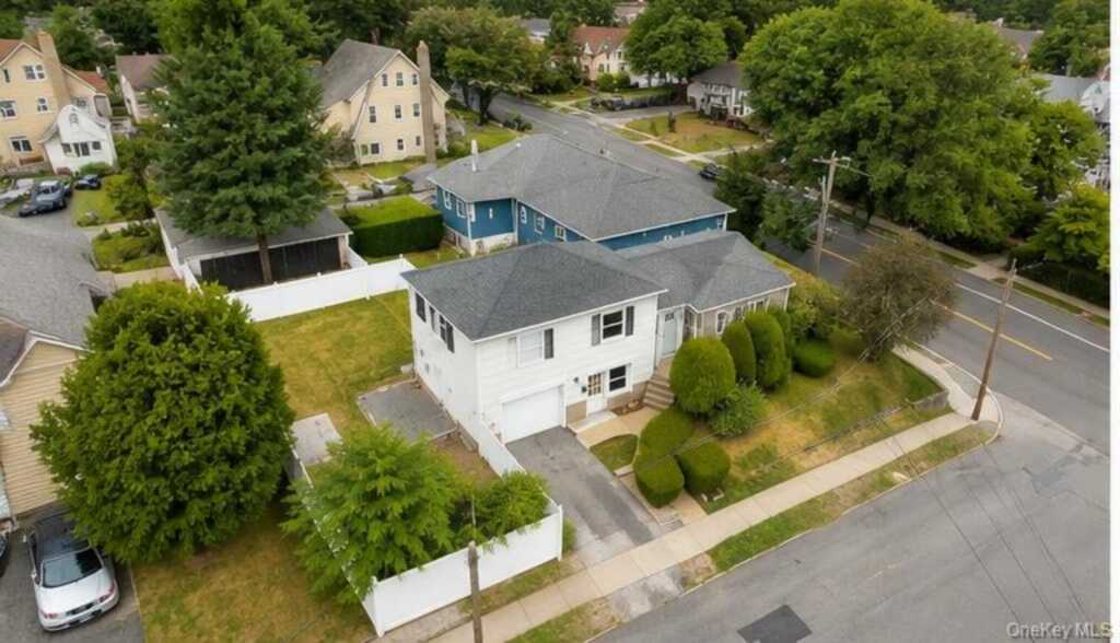 3 Soundview Street, New Rochelle, NY 10805 - Photo 2 of 3