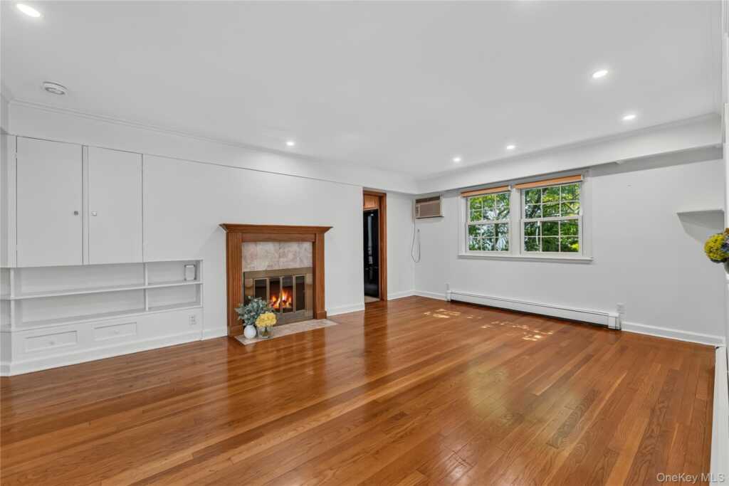 67 Topland Road, White Plains, NY 10605 - Photo 10 of 47