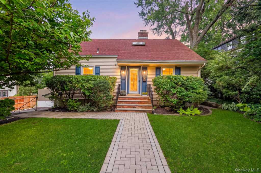 67 Topland Road, White Plains, NY 10605 - Photo 2 of 47