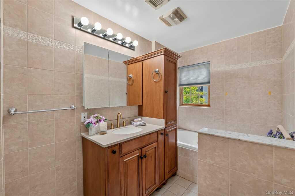 67 Topland Road, White Plains, NY 10605 - Photo 26 of 47