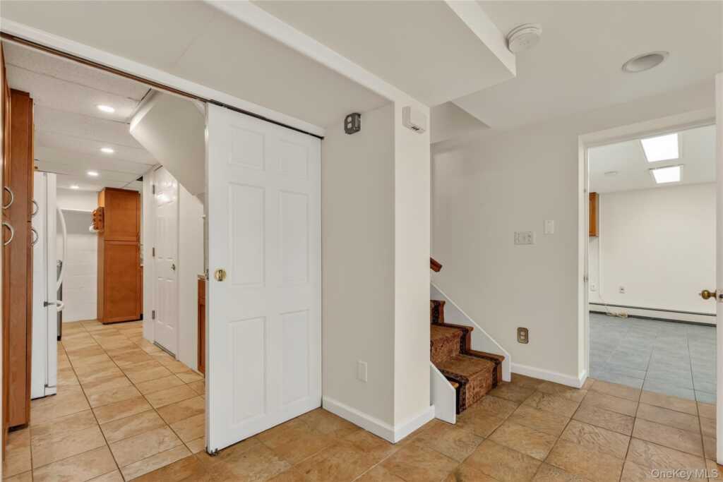 67 Topland Road, White Plains, NY 10605 - Photo 30 of 47