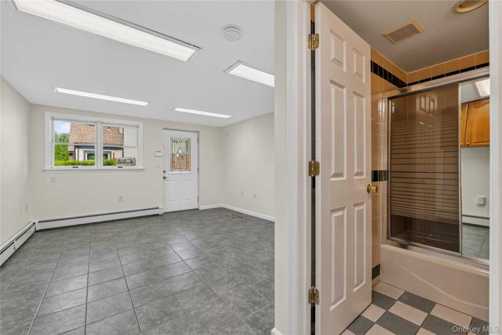 67 Topland Road, White Plains, NY 10605 - Photo 32 of 47