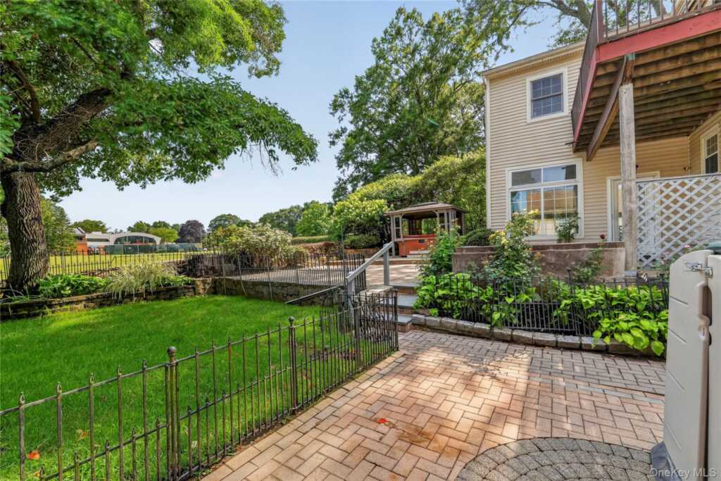 67 Topland Road, White Plains, NY 10605 - Photo 40 of 47