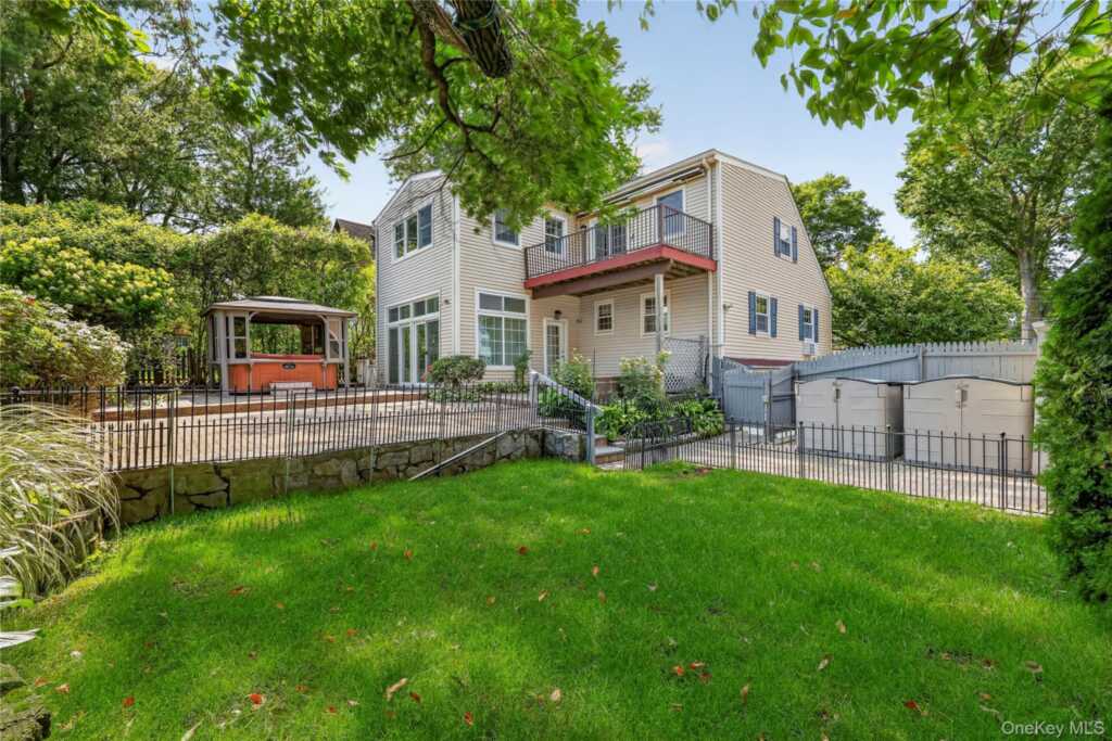 67 Topland Road, White Plains, NY 10605 - Photo 41 of 47