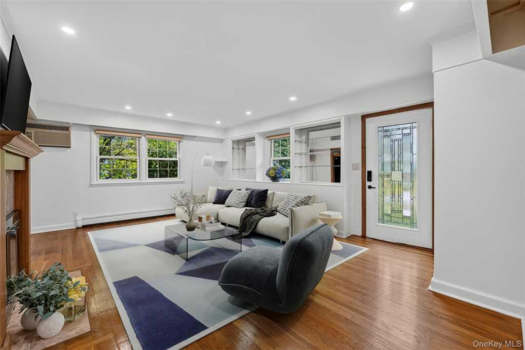 67 Topland Road, White Plains, NY 10605 - Photo 7 of 47