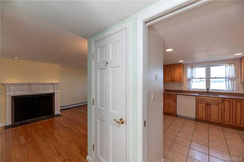 7 Van Houten Street, Nyack, NY 10960 - Photo 11 of 31