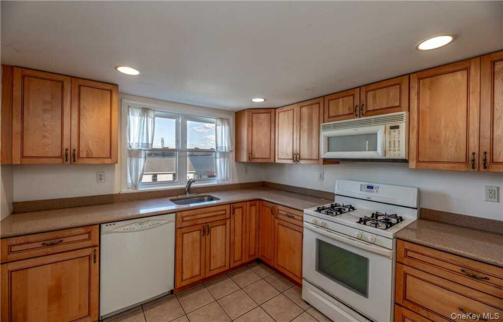7 Van Houten Street, Nyack, NY 10960 - Photo 16 of 31