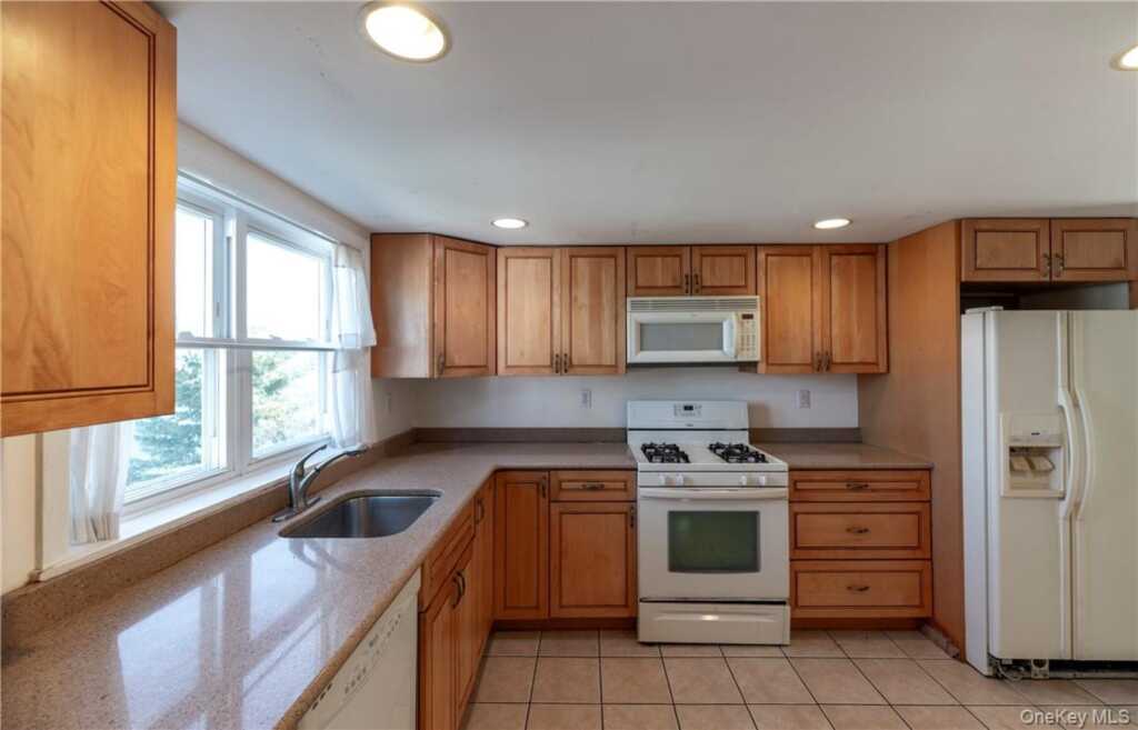 7 Van Houten Street, Nyack, NY 10960 - Photo 17 of 31