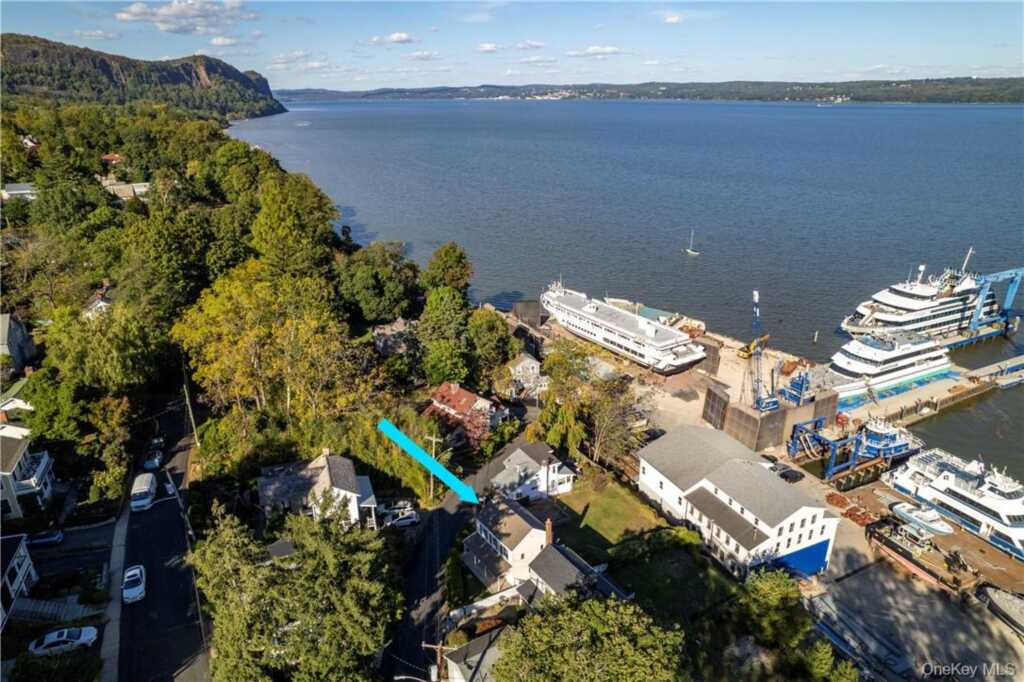 7 Van Houten Street, Nyack, NY 10960 - Photo 4 of 31