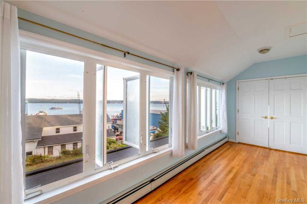 7 Van Houten Street, Nyack, NY 10960 - Photo 5 of 31