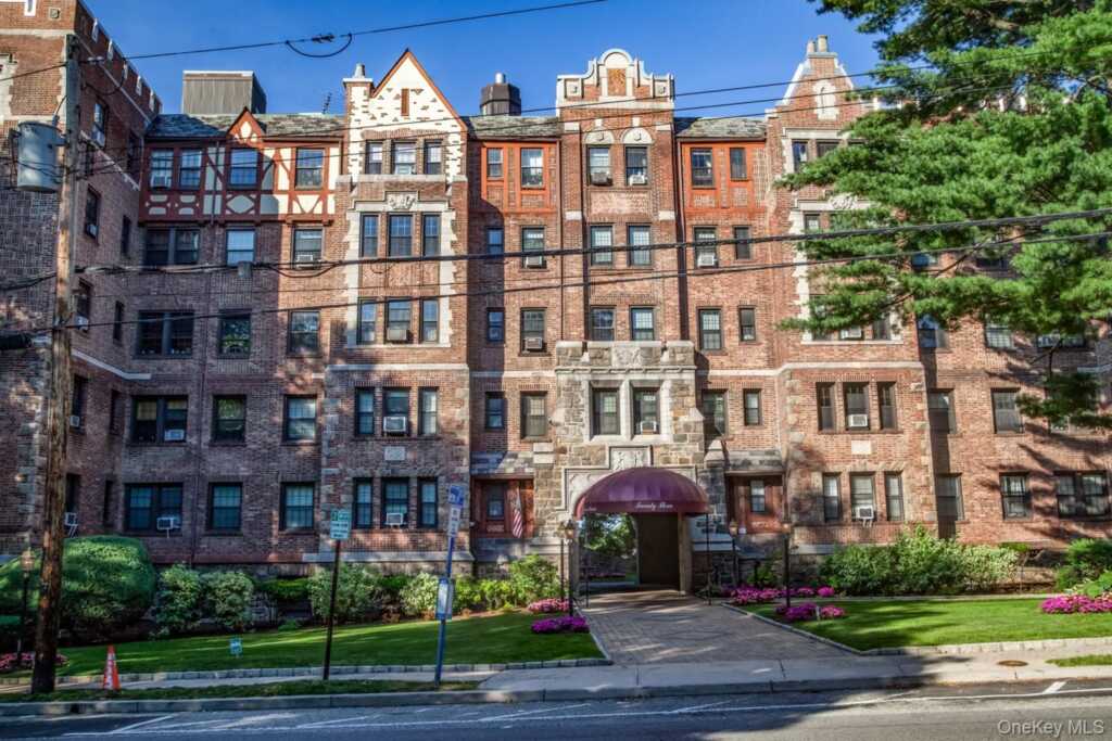 23 Old Mamaroneck Road, Unit #3E, White Plains, NY 10605