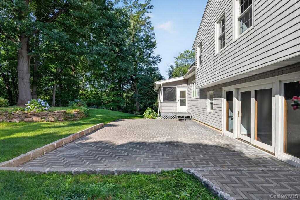 7 Stanley Road, White Plains, NY 10605 - Photo 10 of 50