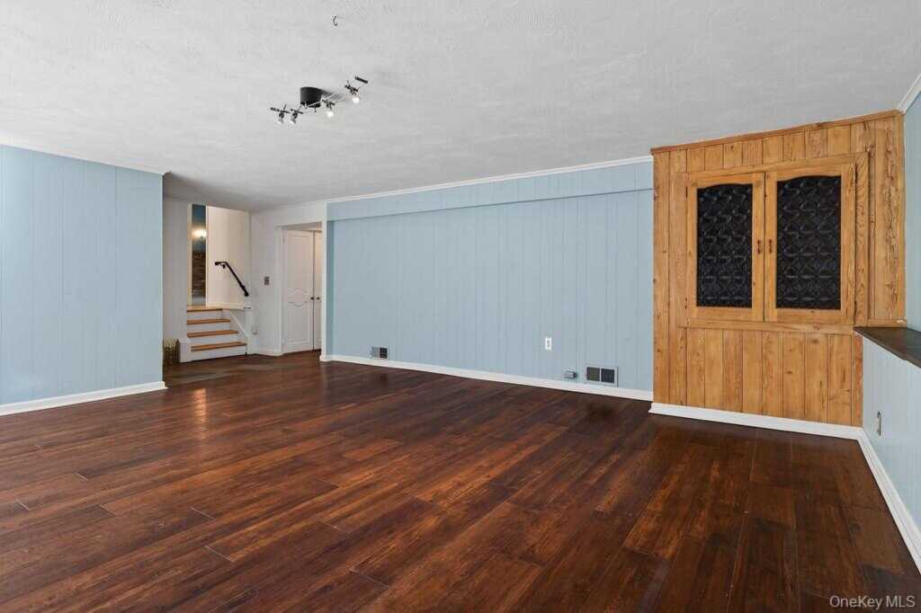 7 Stanley Road, White Plains, NY 10605 - Photo 13 of 50