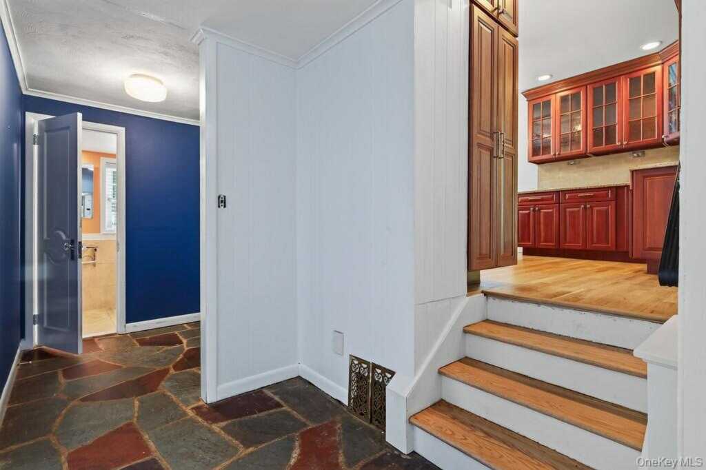 7 Stanley Road, White Plains, NY 10605 - Photo 14 of 50