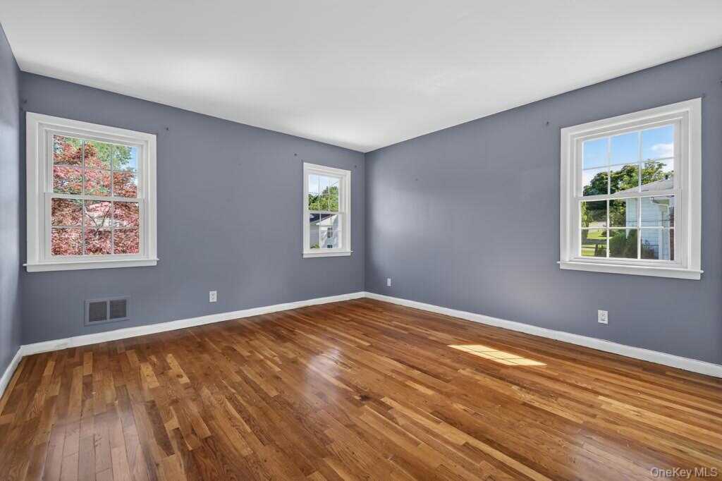 7 Stanley Road, White Plains, NY 10605 - Photo 27 of 50