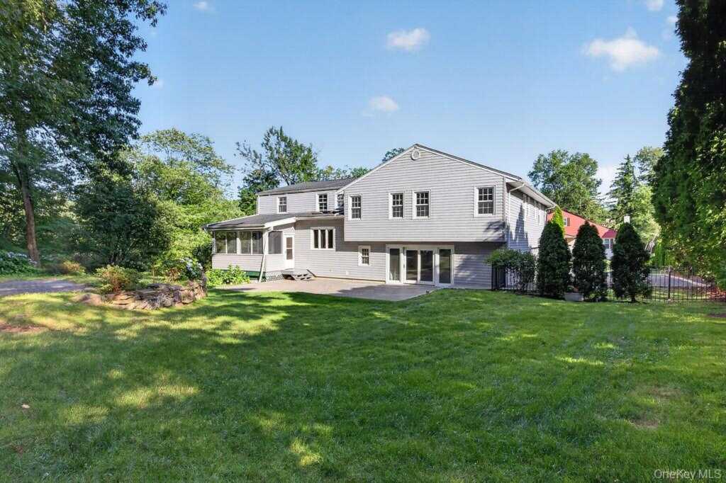 7 Stanley Road, White Plains, NY 10605 - Photo 4 of 50