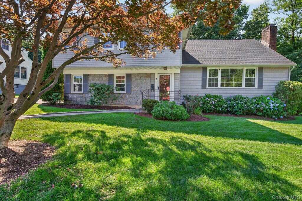 7 Stanley Road, White Plains, NY 10605 - Photo 5 of 50
