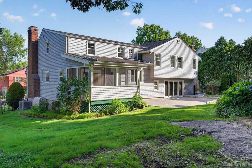 7 Stanley Road, White Plains, NY 10605 - Photo 6 of 50