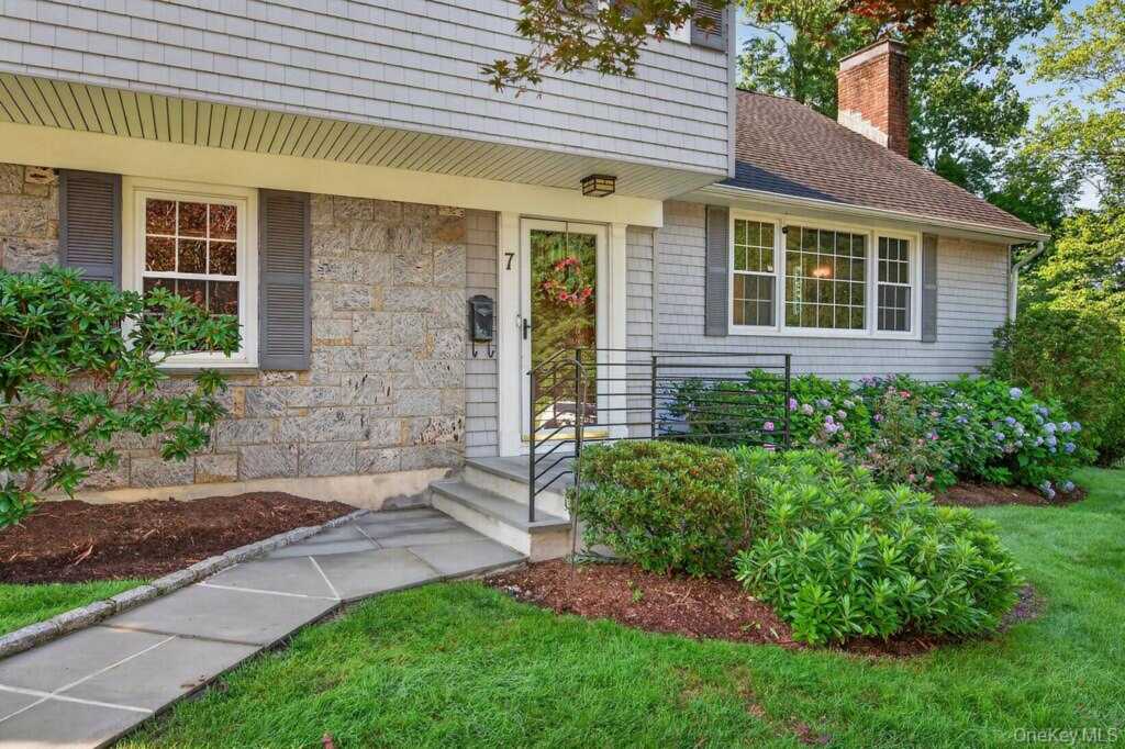 7 Stanley Road, White Plains, NY 10605 - Photo 8 of 50