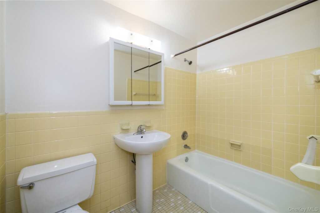 125 Lake Street, Unit #11-D North, White Plains, NY 10604 - Photo 15 of 27
