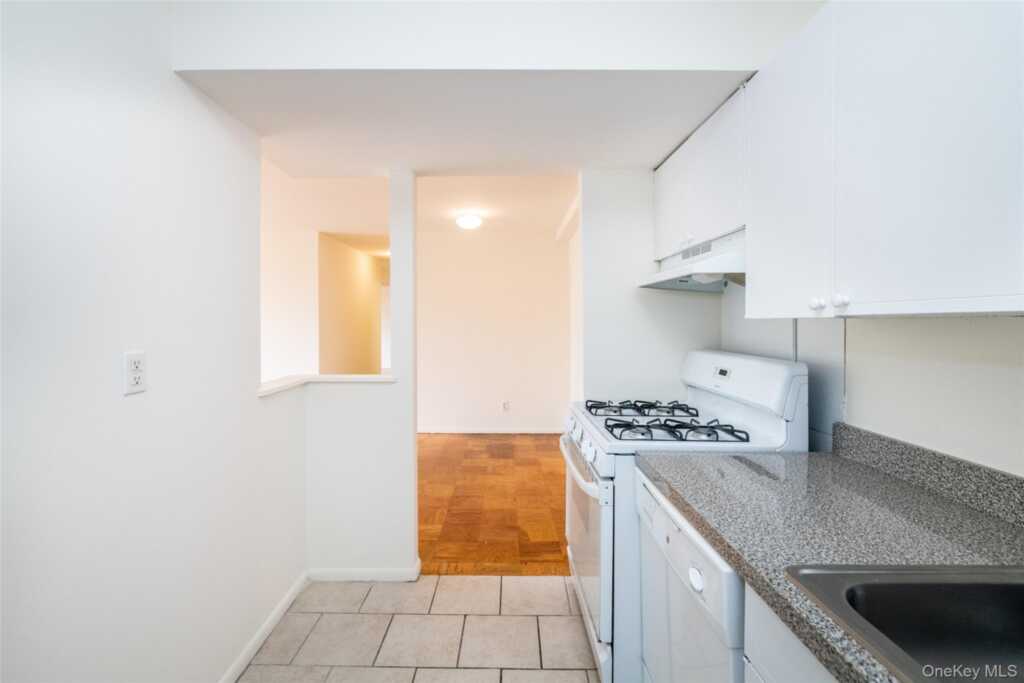 125 Lake Street, Unit #11-D North, White Plains, NY 10604 - Photo 23 of 27