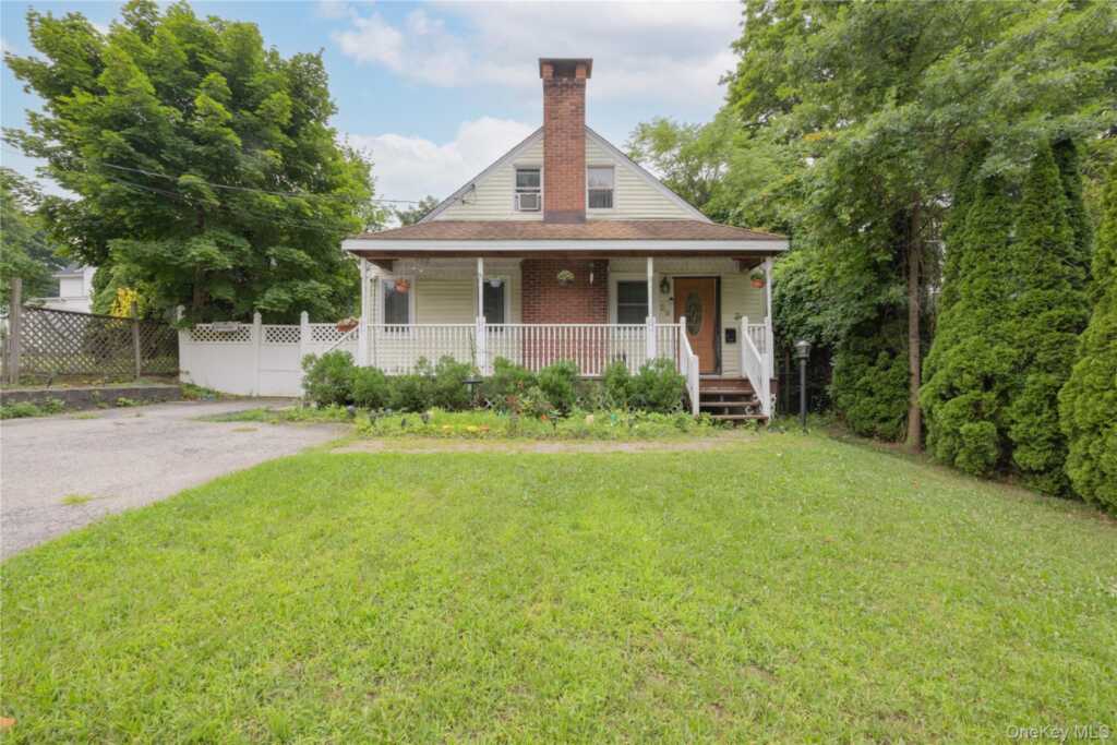 22 W Crooked Hill Road, Pearl River, NY 10965 - Photo 2 of 17