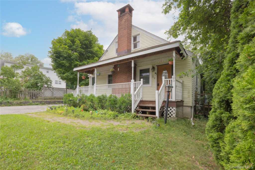 22 W Crooked Hill Road, Pearl River, NY 10965 - Photo 3 of 17