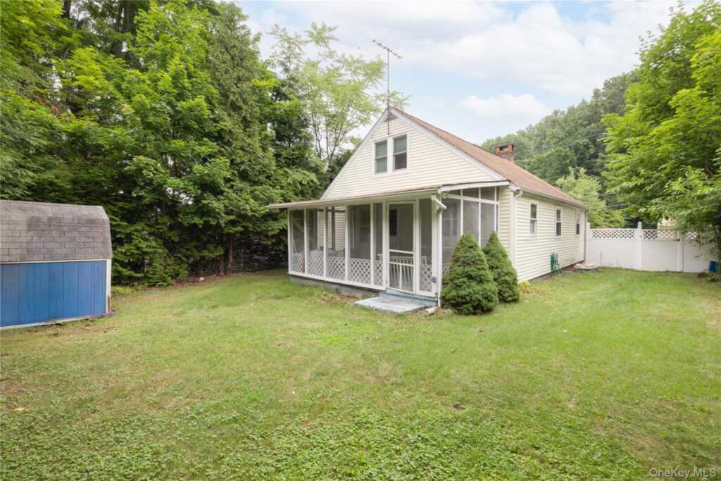 22 W Crooked Hill Road, Pearl River, NY 10965 - Photo 4 of 17