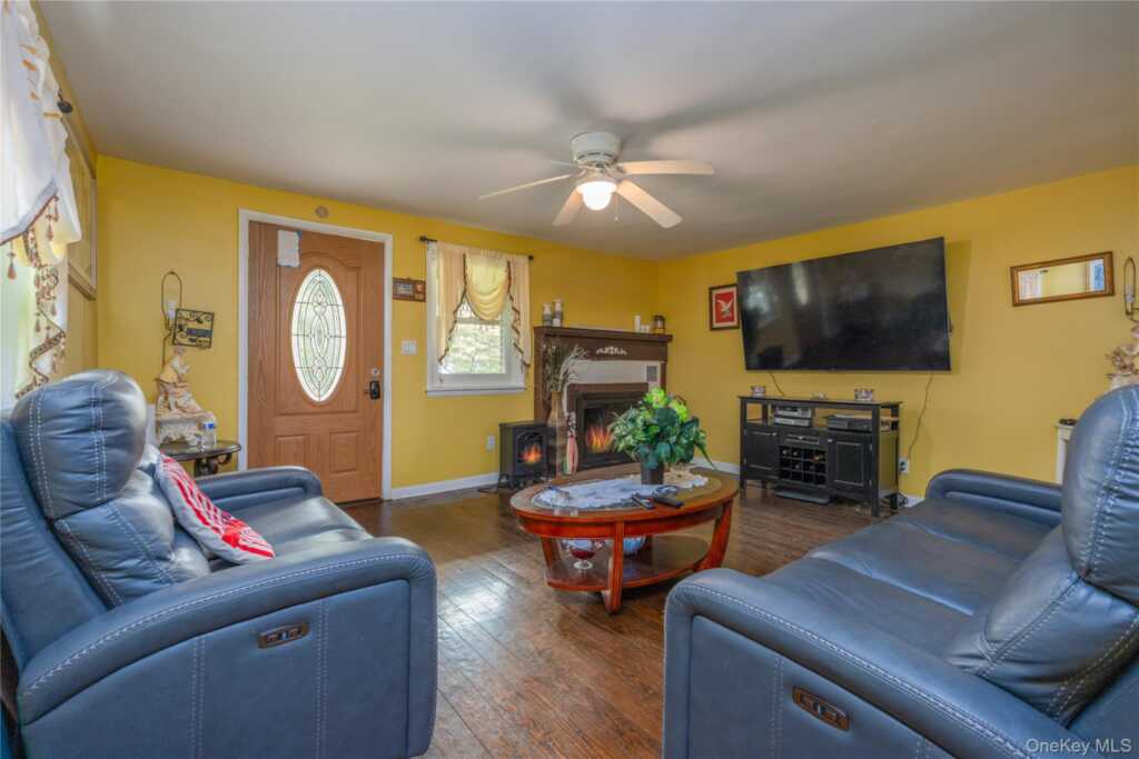 22 W Crooked Hill Road, Pearl River, NY 10965 - Photo 6 of 17