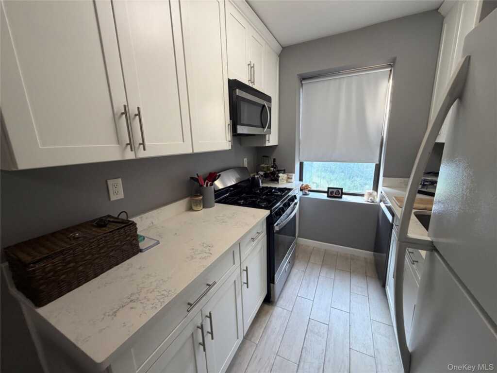 30 Windsor Terrace, Unit #2D, White Plains, NY 10601 - Photo 10 of 24