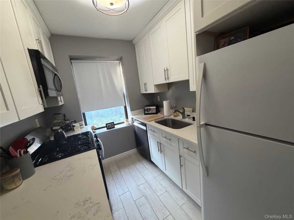 30 Windsor Terrace, Unit #2D, White Plains, NY 10601 - Photo 9 of 24