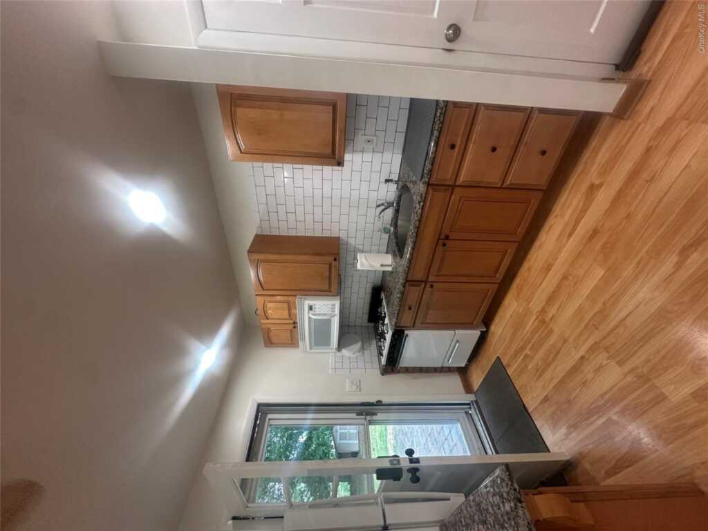 733 Jacqueline Drive, Valley Cottage, NY 10989 - Photo 4 of 10